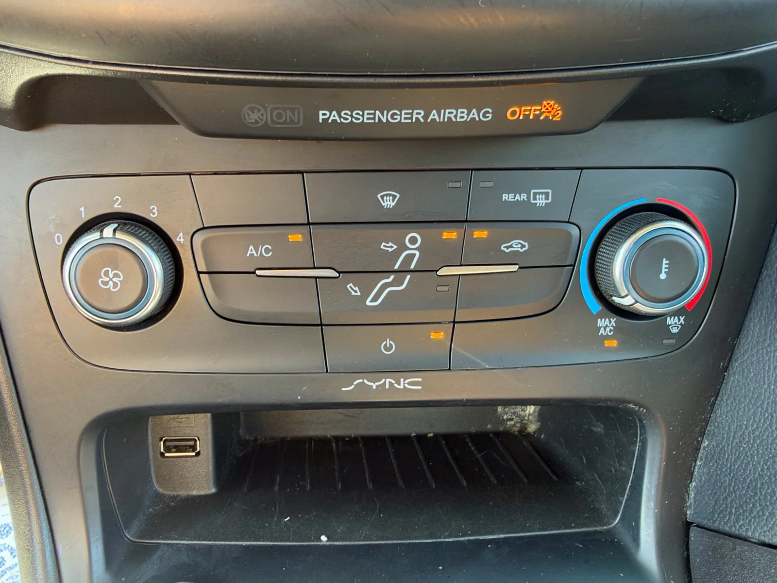 Used 2018 Silver Ford SE image 19