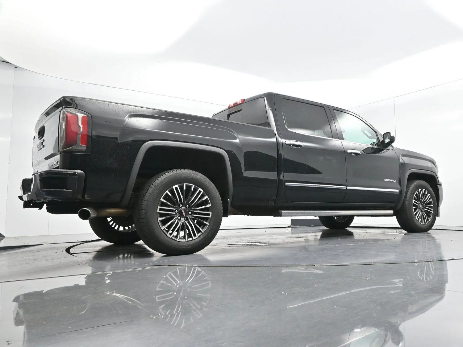 Used 2017 ONYX BLACK GMC Denali image 50