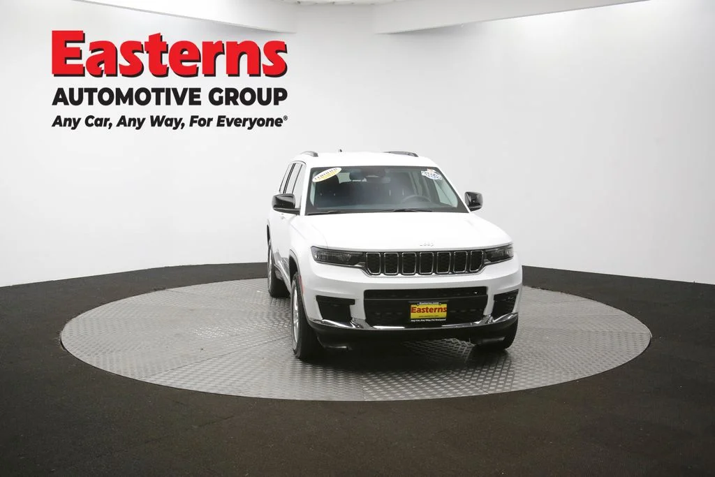 Used 2023 White Jeep Laredo image 55