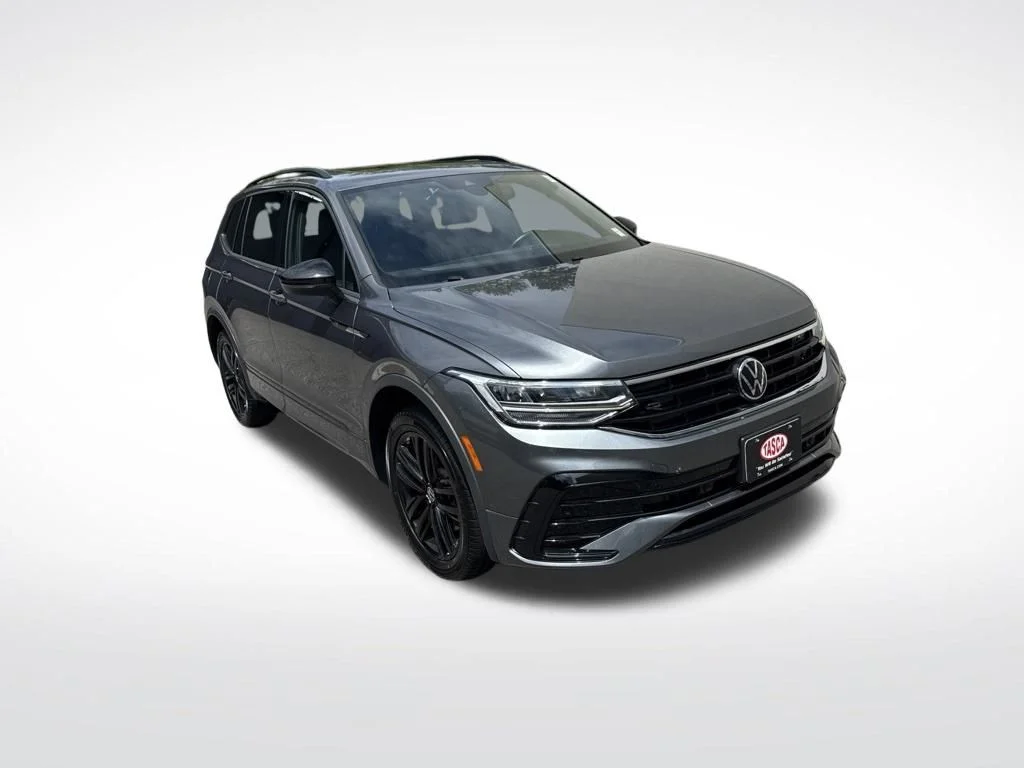 Used 2022  Volkswagen 2.0T SE R-Line Black image 4