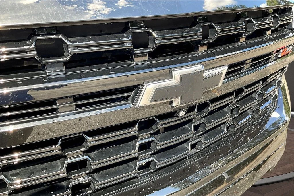 Used 2023 Black Chevrolet Z71 image 35