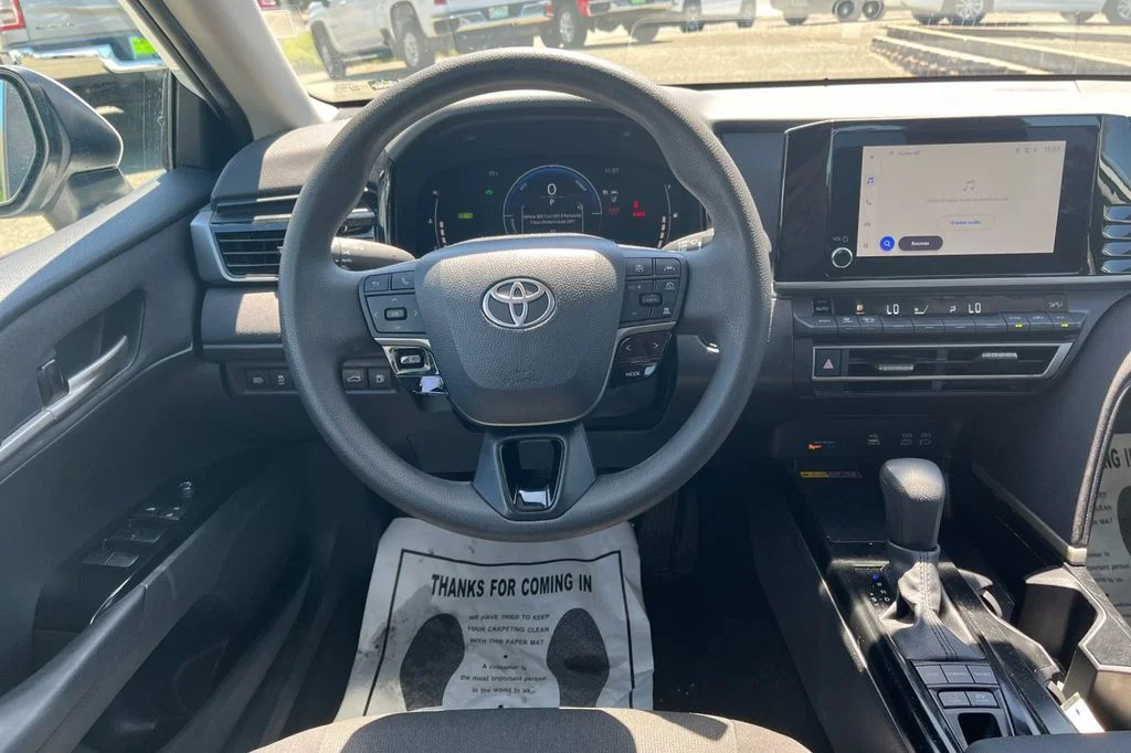 Used 2025 White Toyota LE image 20