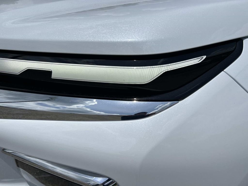 New 2026 Polar White Tricoat Chevrolet LT image 10