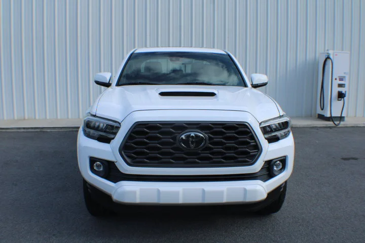 Used 2022  Toyota  image 18