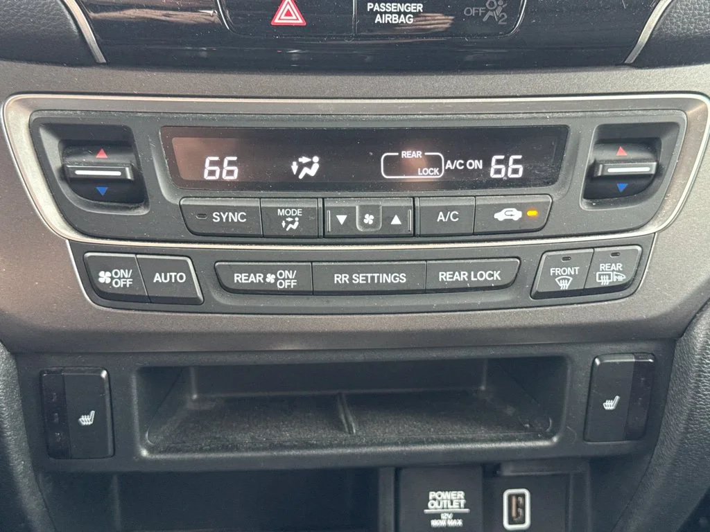 Used 2022 White Honda EX-L image 33