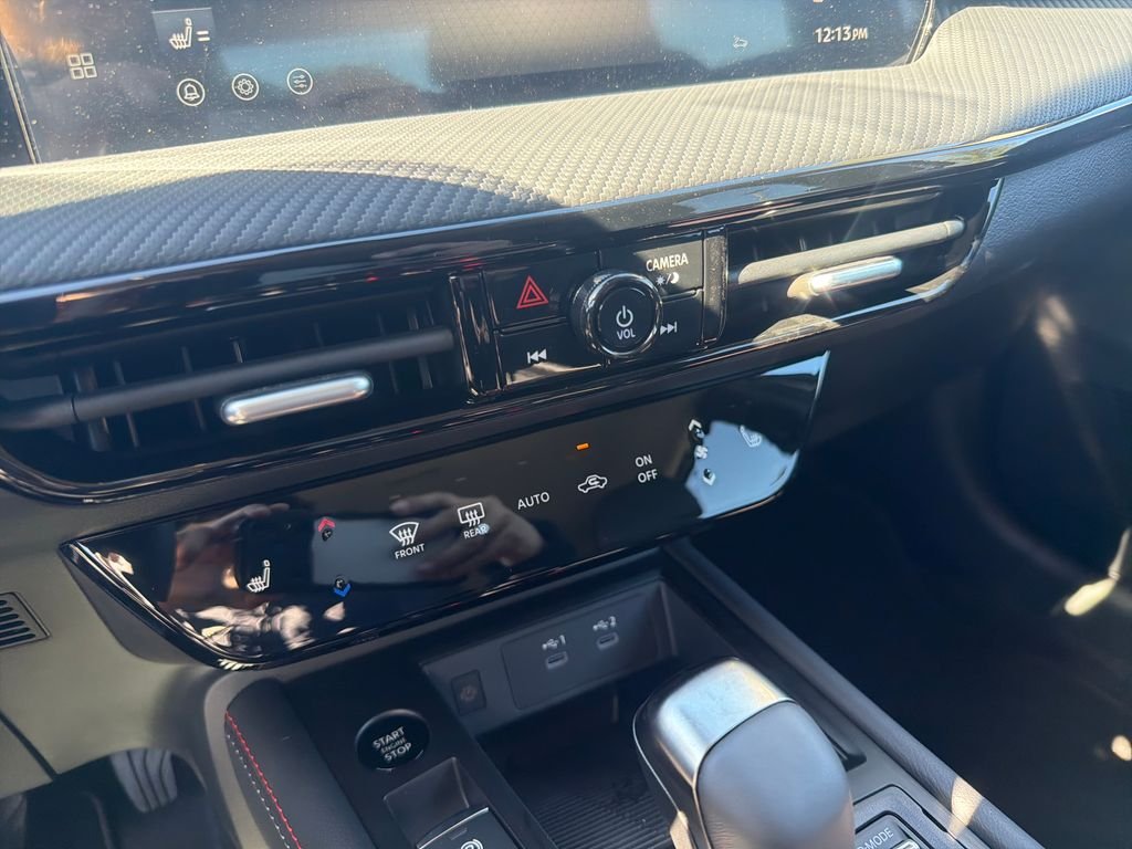 New 2026 Nissan Kicks SR 4D Sport Utility