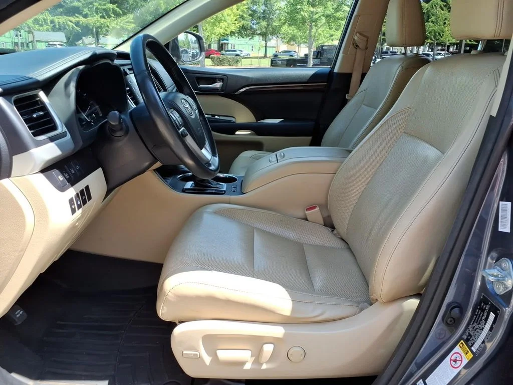 Used 2015 Blue Toyota Limited Platinum V6 image 16