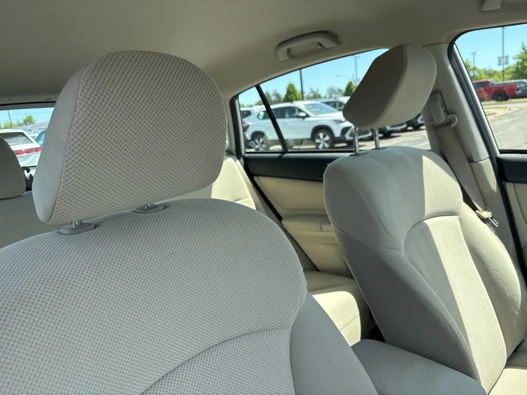 Used 2014 Satin White Pearl Subaru 2.0i Premium image 34
