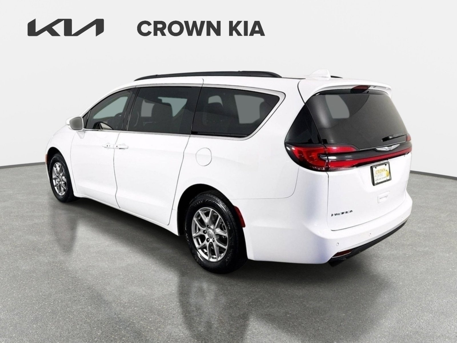 Used 2021 Bright White Clearcoat Chrysler Touring image 7