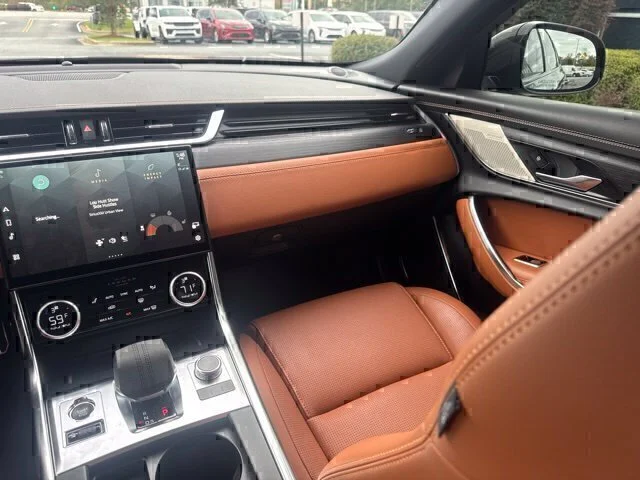 Used 2024 Black Jaguar R-Dynamic SE image 21