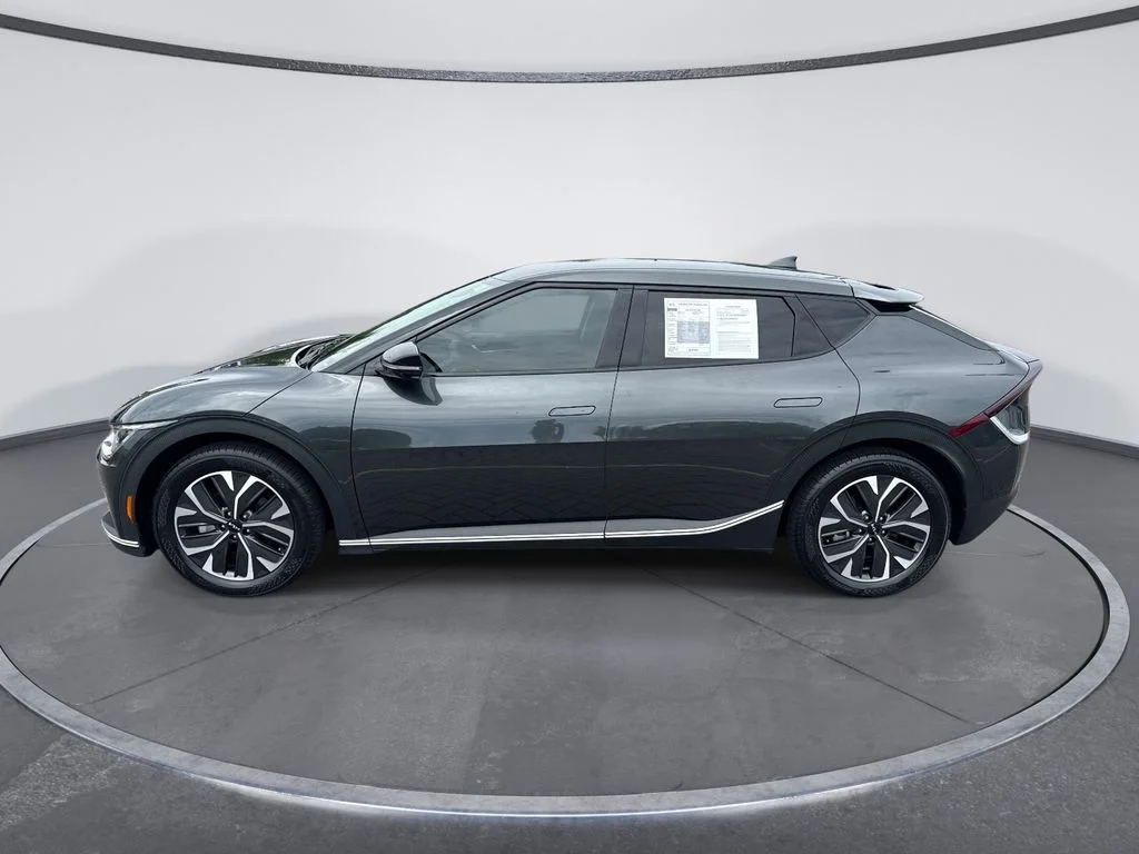 Used 2024 Gray Kia Light image 4