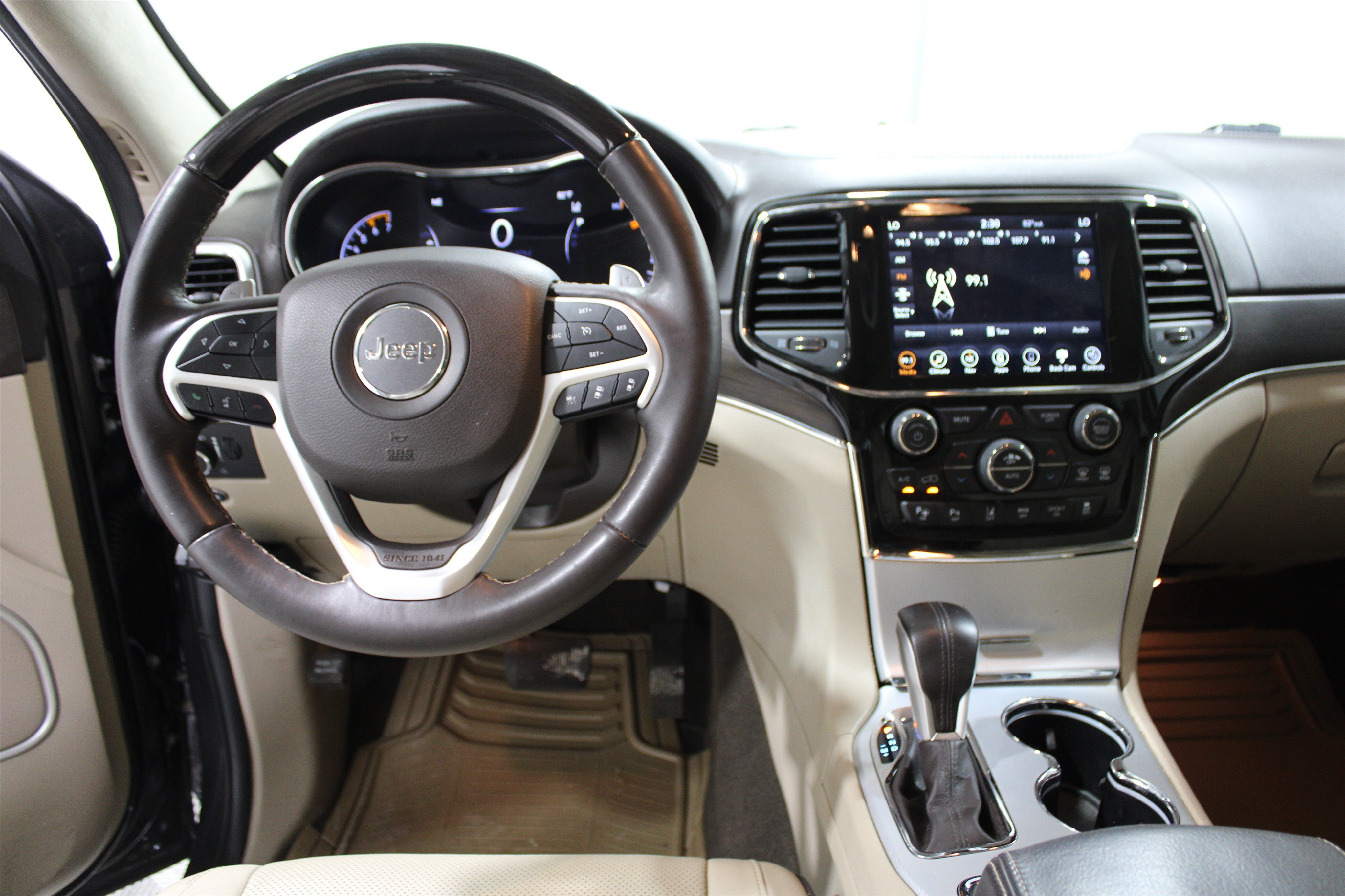 Used 2021 Granite Crystal Metallic Clearcoat Jeep Summit image 2