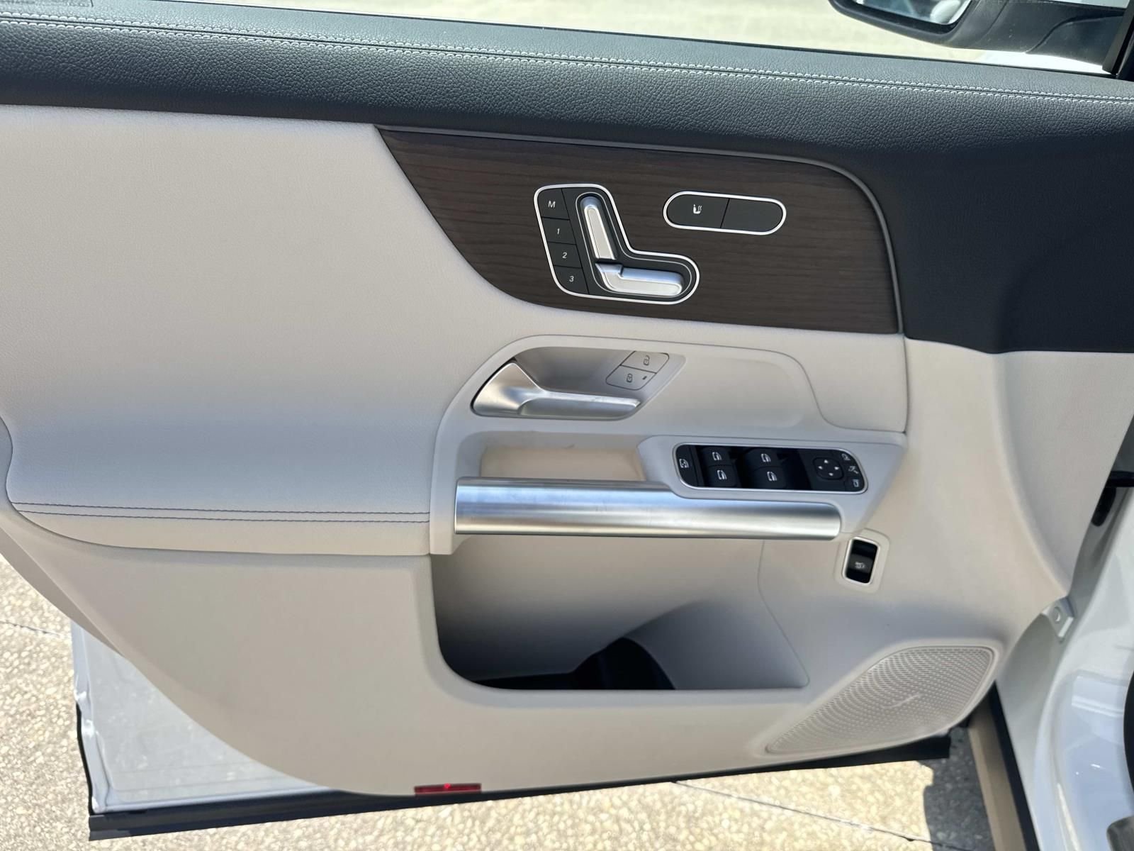 New 2026 White Mercedes-Benz GLA 250 image 12
