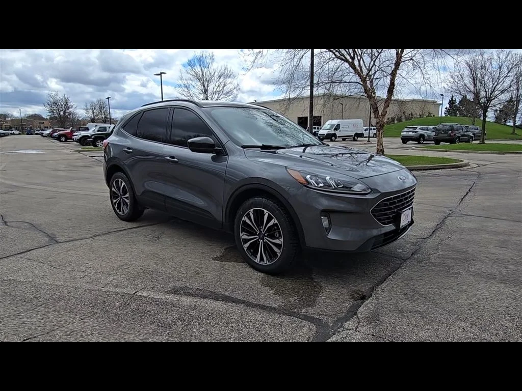 Used 2022 Ford Escape SEL with VIN 1FMCU9H92NUA89431 for sale in Brookfield, WI