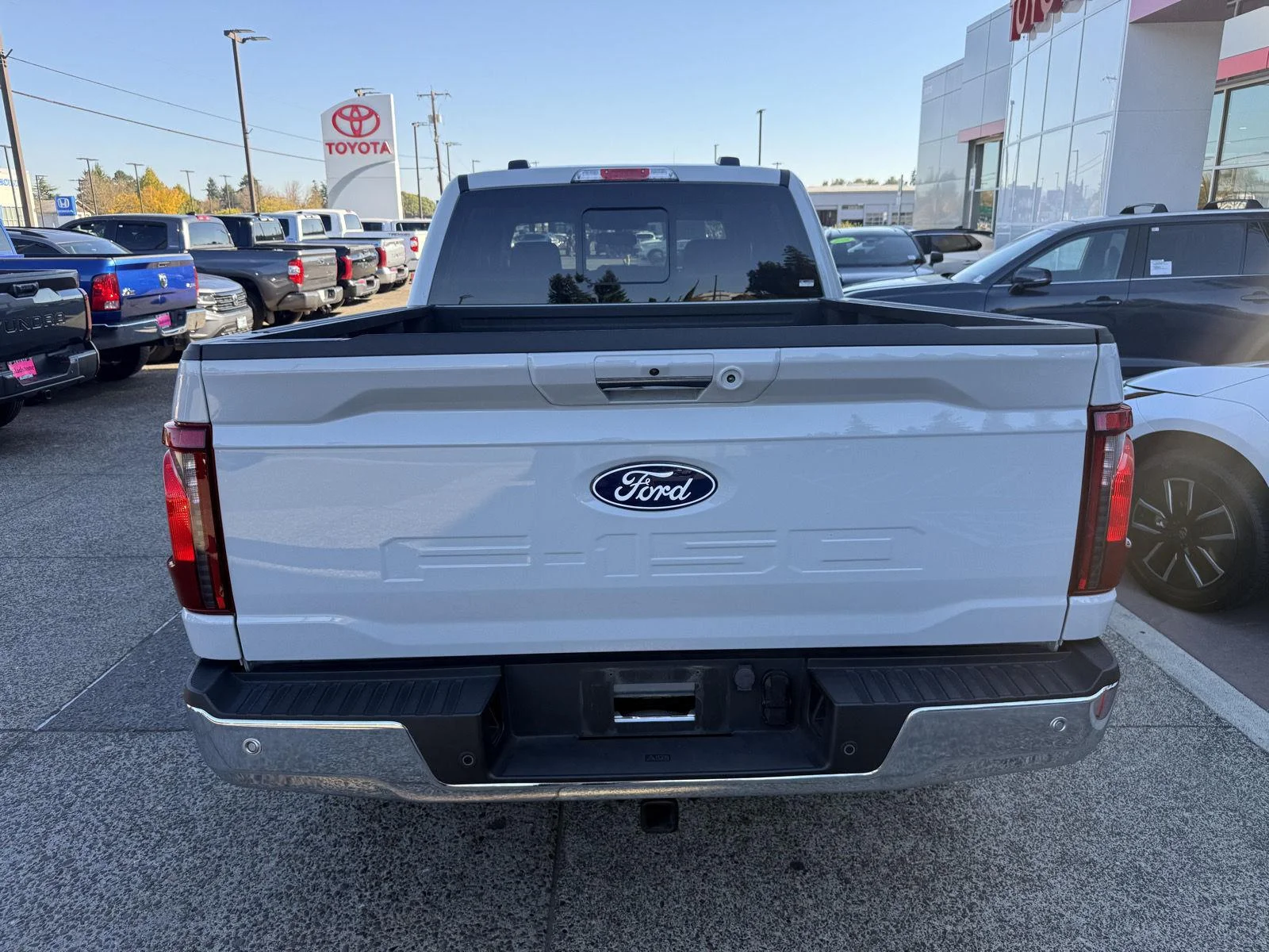 Used 2024 Avalanche Ford XLT image 4