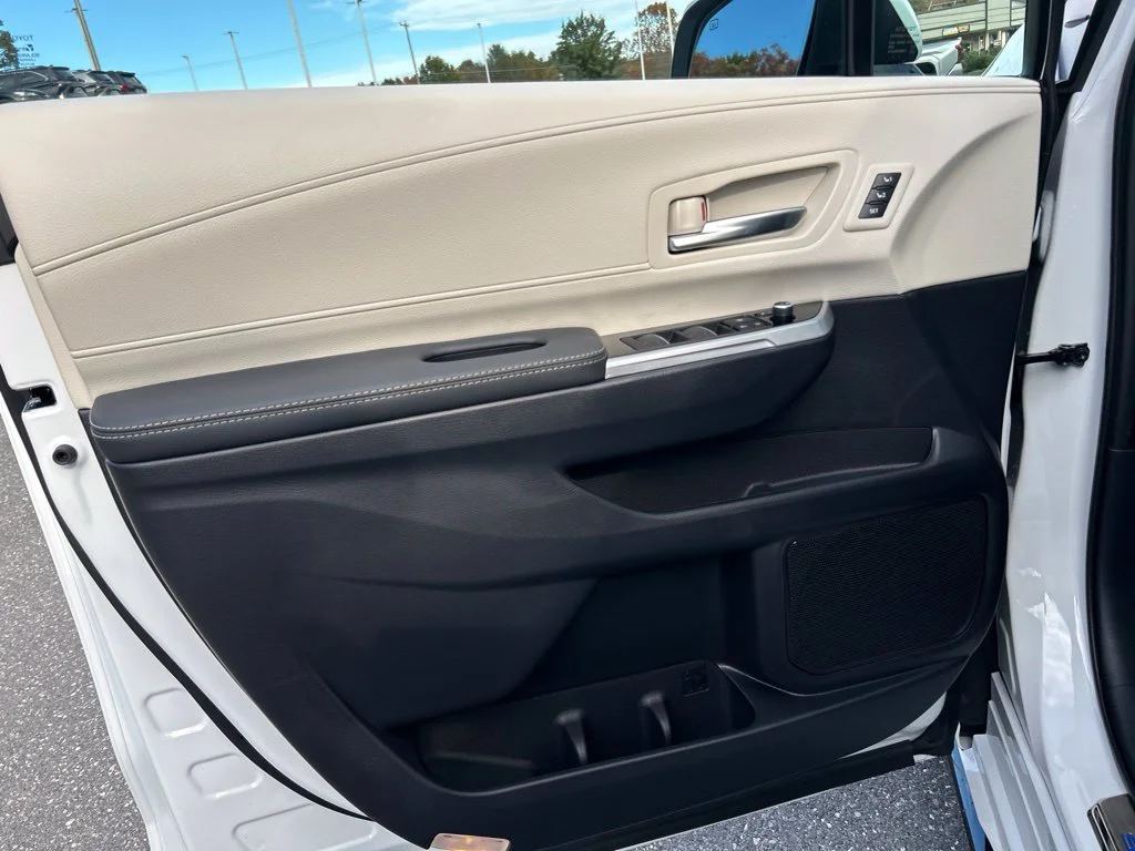 New 2026 Wind Chill Pearl Toyota Platinum image 10