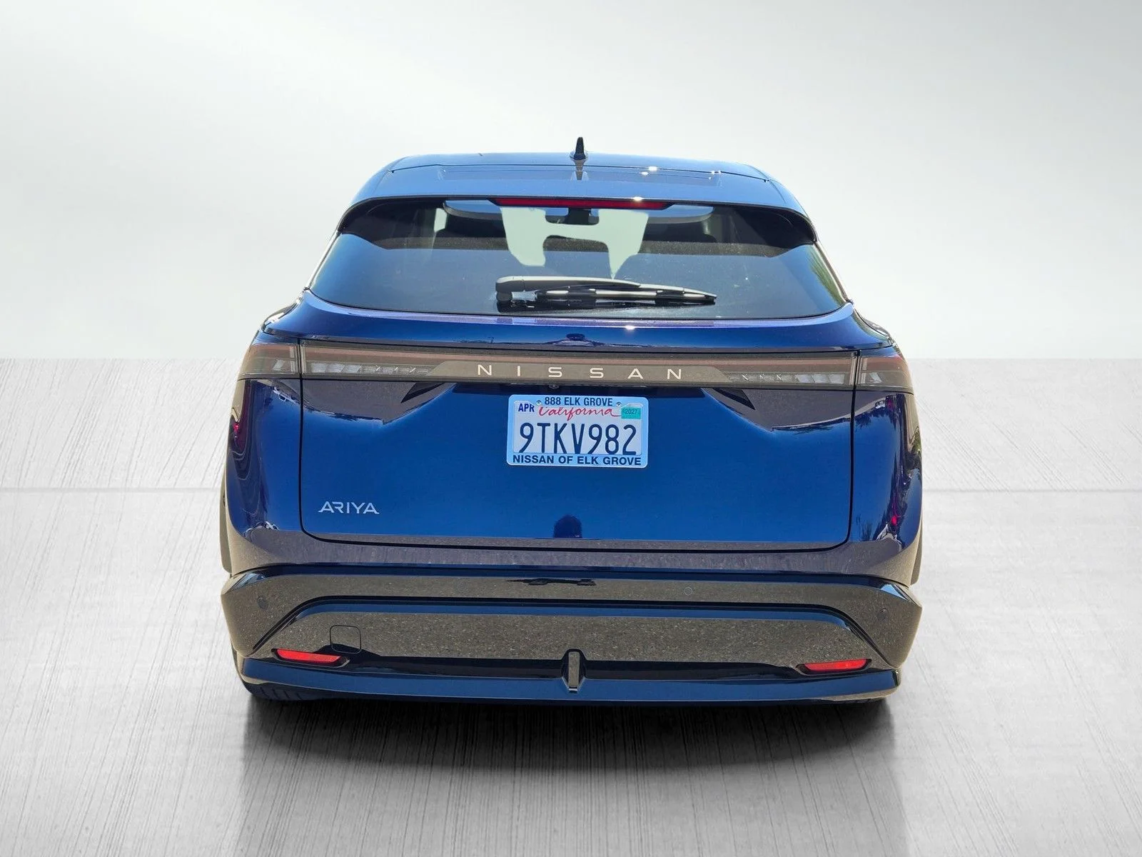 Used 2025 Deep Ocean Blue Pearl/Black Diamond Pearl Nissan ENGAGE image 5