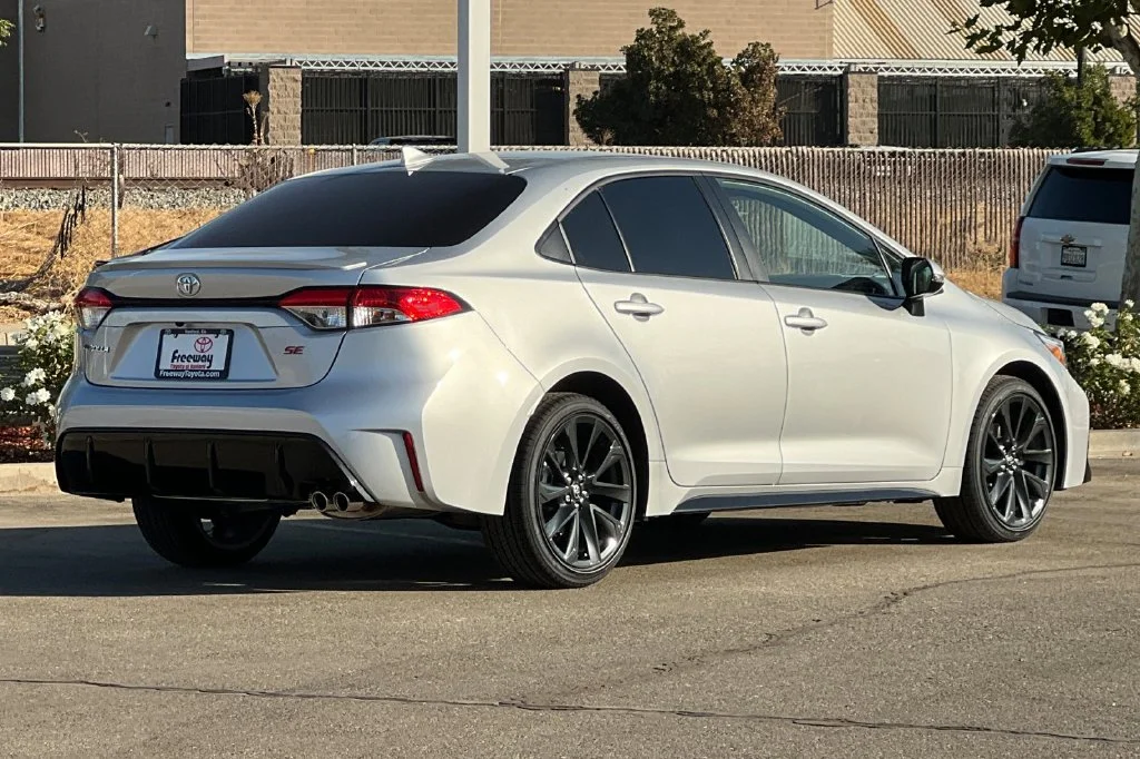 New 2027 Classic Silver Metallic Toyota SE image 4