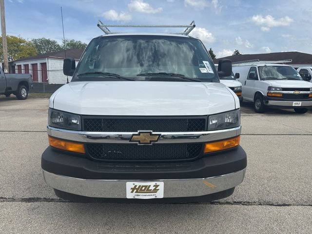 New 2026 Summit White Chevrolet WT image 2