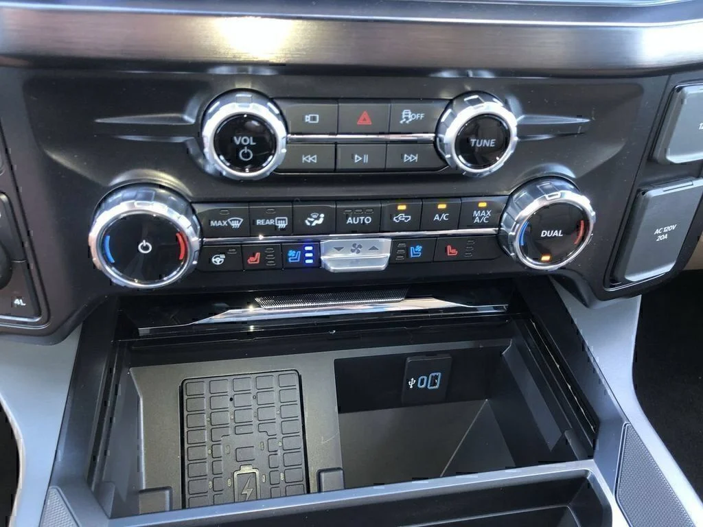 New 2026 Star White Metallic Tri-Coat Ford F-250® Lariat® image 17