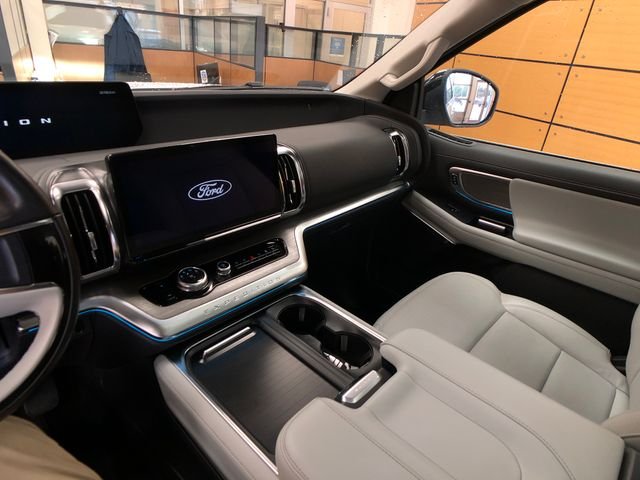 Used 2025 Oxford White Ford Platinum image 17