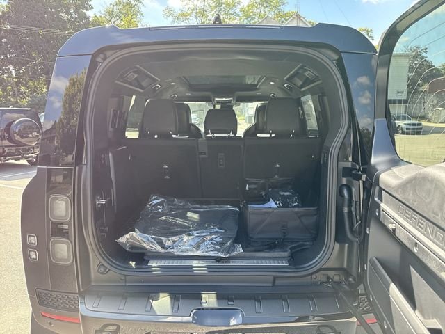 2026 Land Rover Defender OCTA Black - Photo 21
