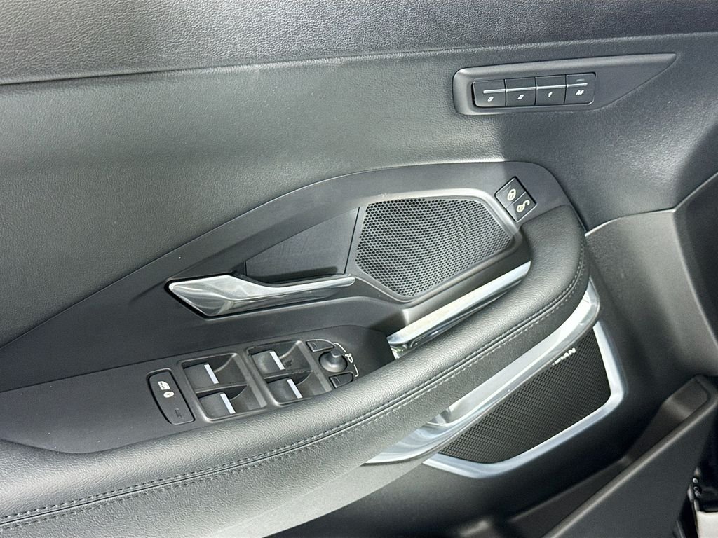 Used 2020  Jaguar SE image 23