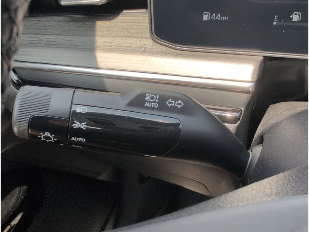 2025 Kia K5 EX - Photo 25