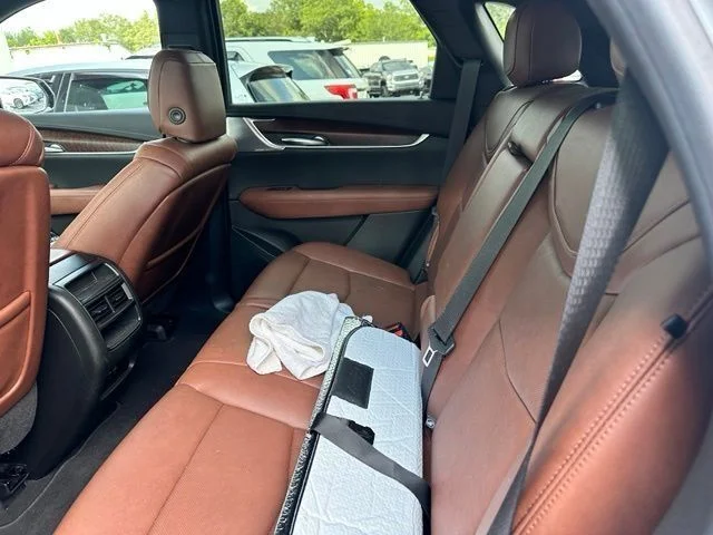 Used 2025 White Cadillac Premium Luxury image 25