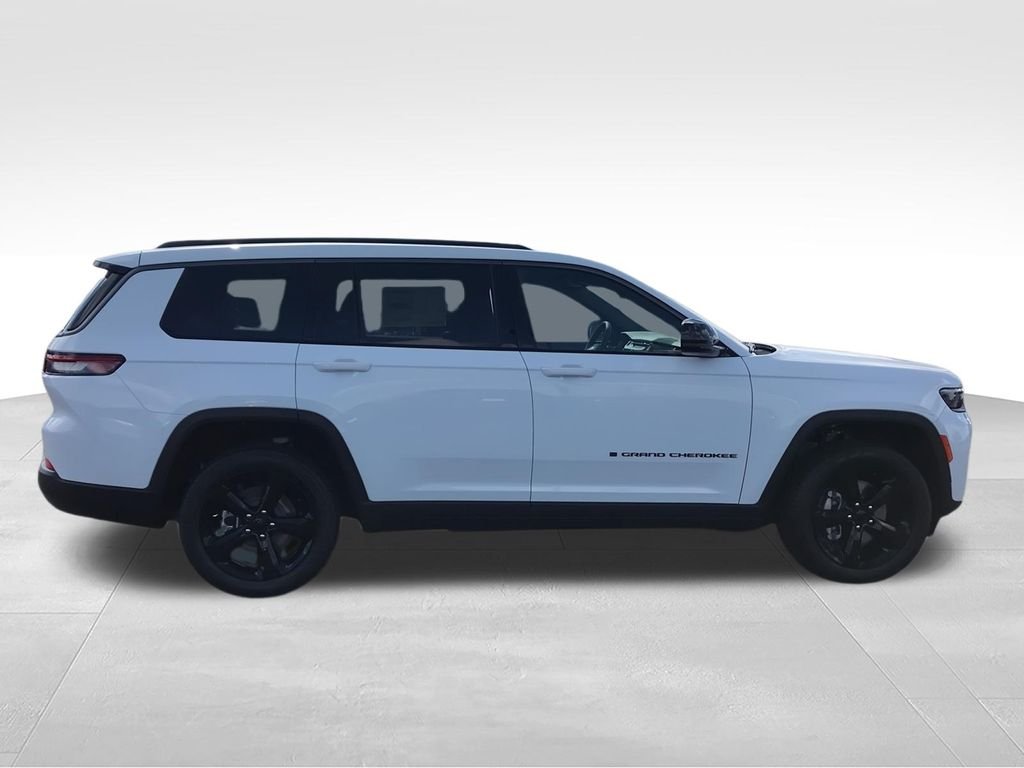 New 2026 Bright White Clear-Coat Exterior Paint Jeep Limited image 9