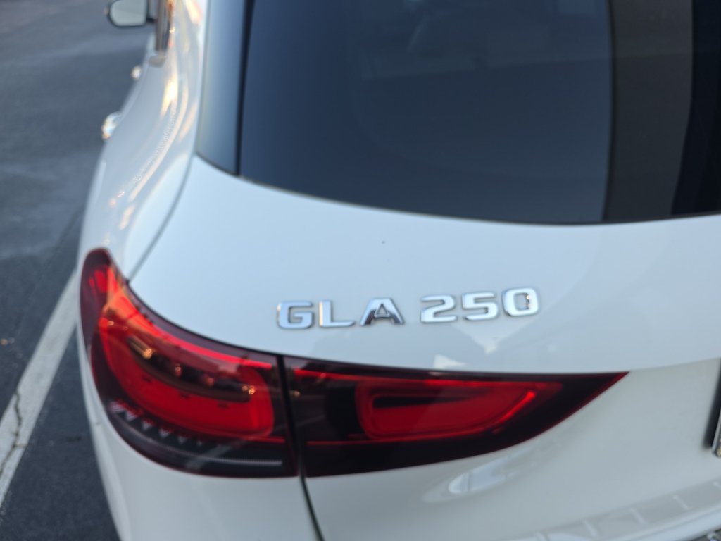 Used 2021 White Mercedes-Benz GLA 250 image 4