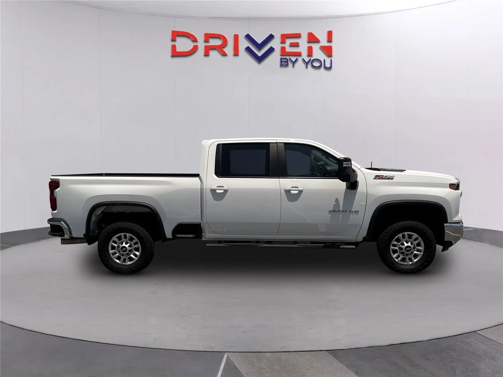 Used 2025 Summit White Chevrolet LT image 3
