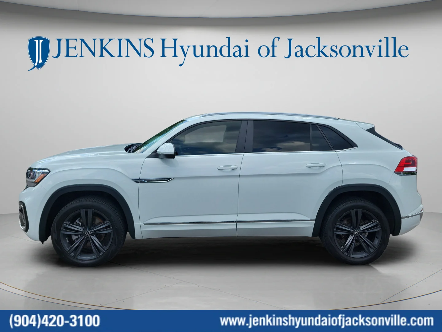 Used 2021  Volkswagen 3.6L V6 SE w/Technology R-Line image 6