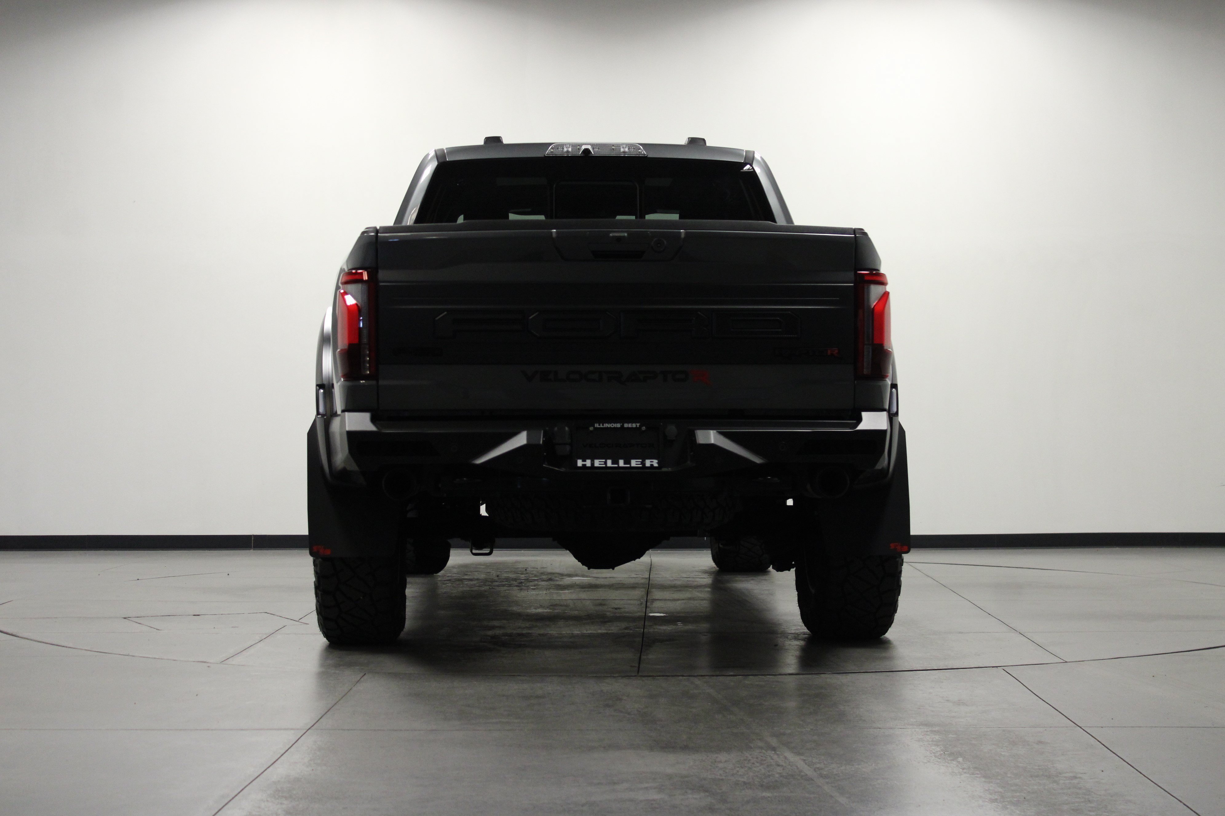 Used 2025 Carbonized Gray Metallic Ford Raptor R image 5