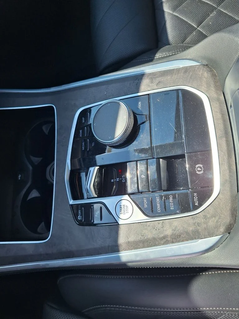 Used 2024 White BMW sDrive40i image 17