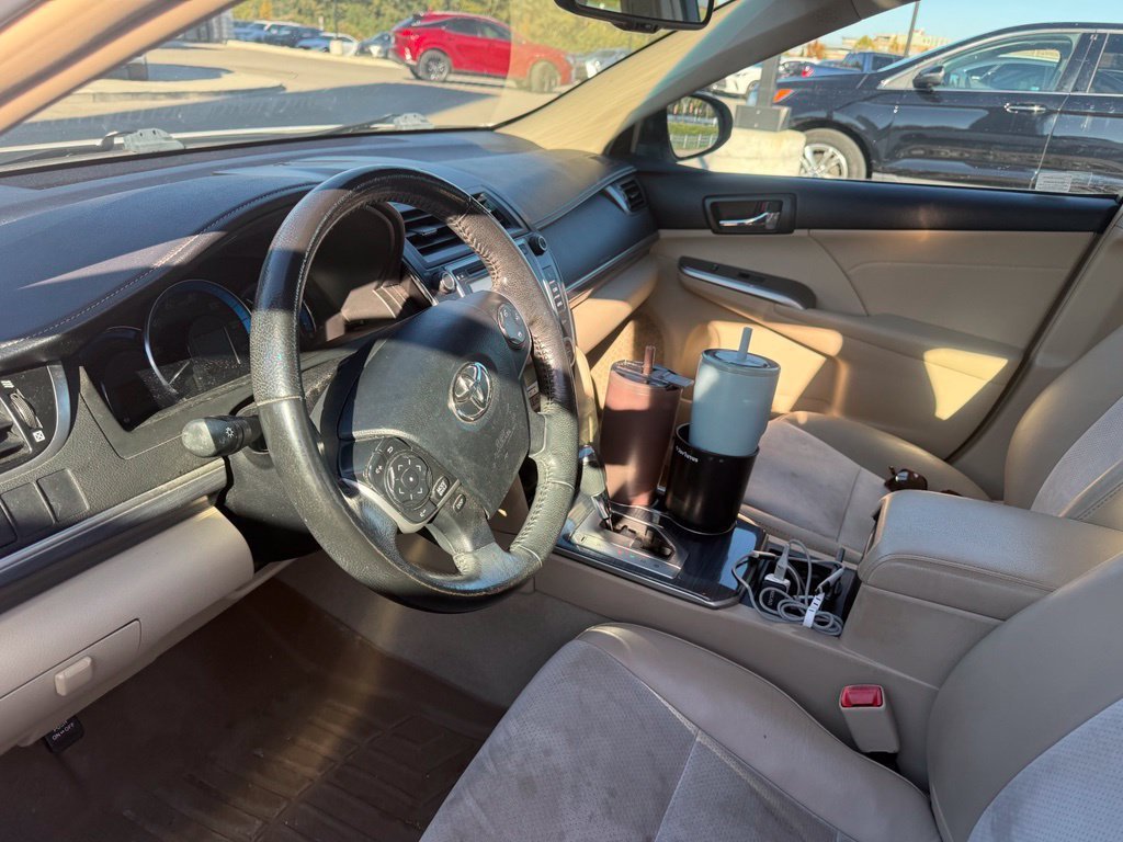 Used 2013 Super White Toyota XLE image 28