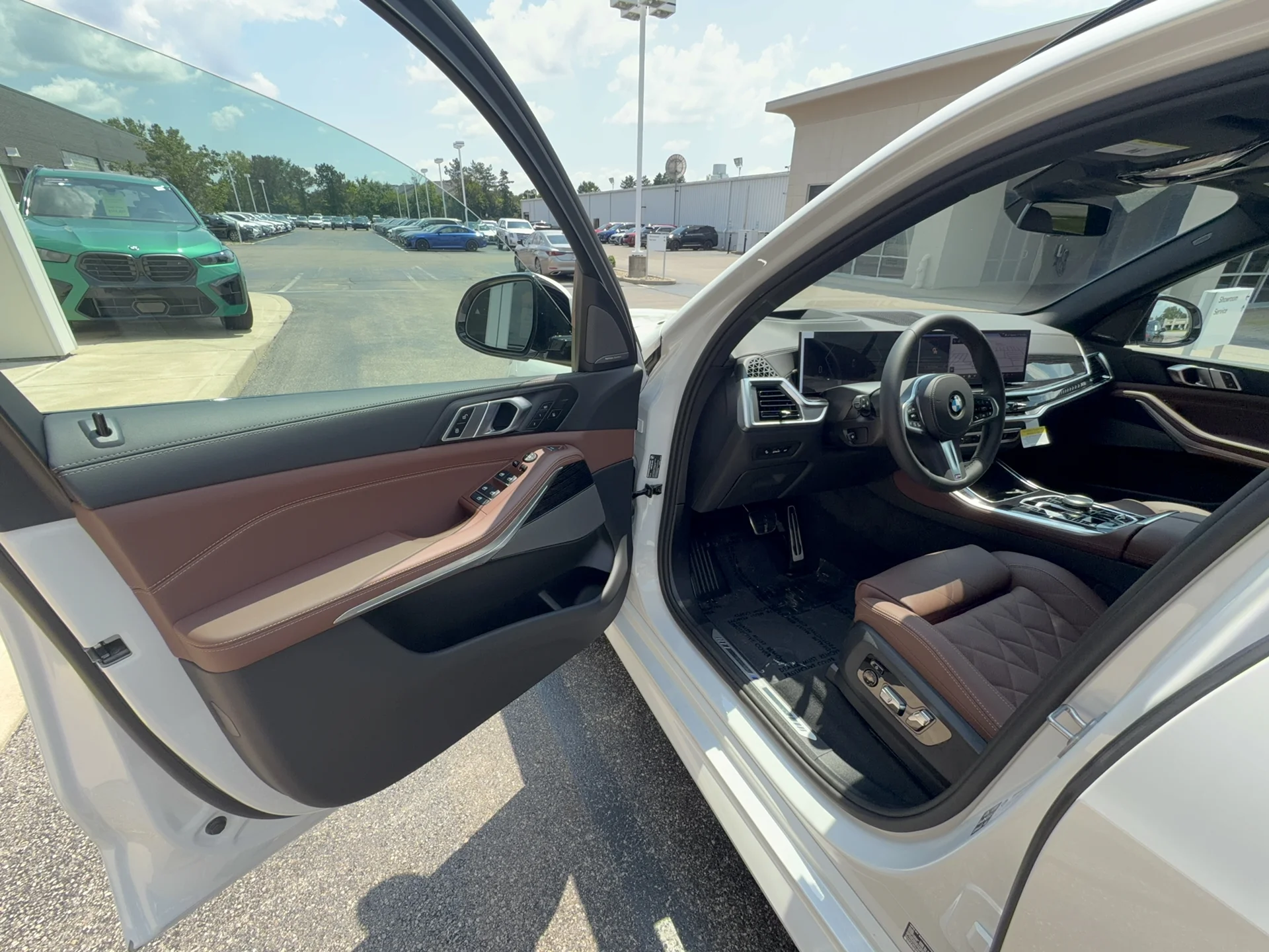New 2026 Mineral White Metallic BMW xDrive40i image 8