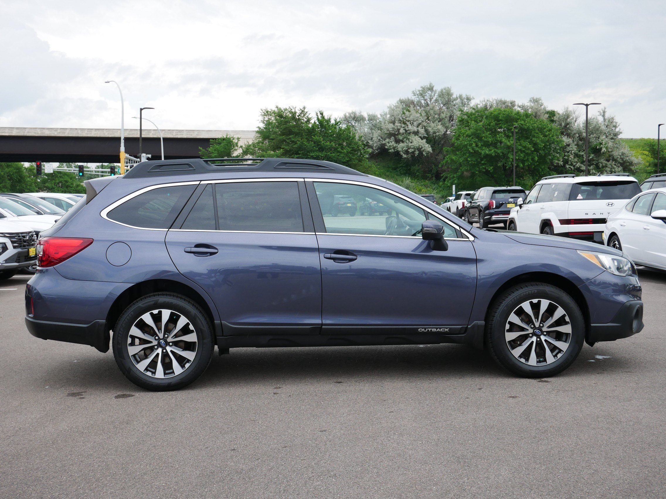 Used 2016 Carbide Gray Metallic Subaru 3.6R Limited image 8