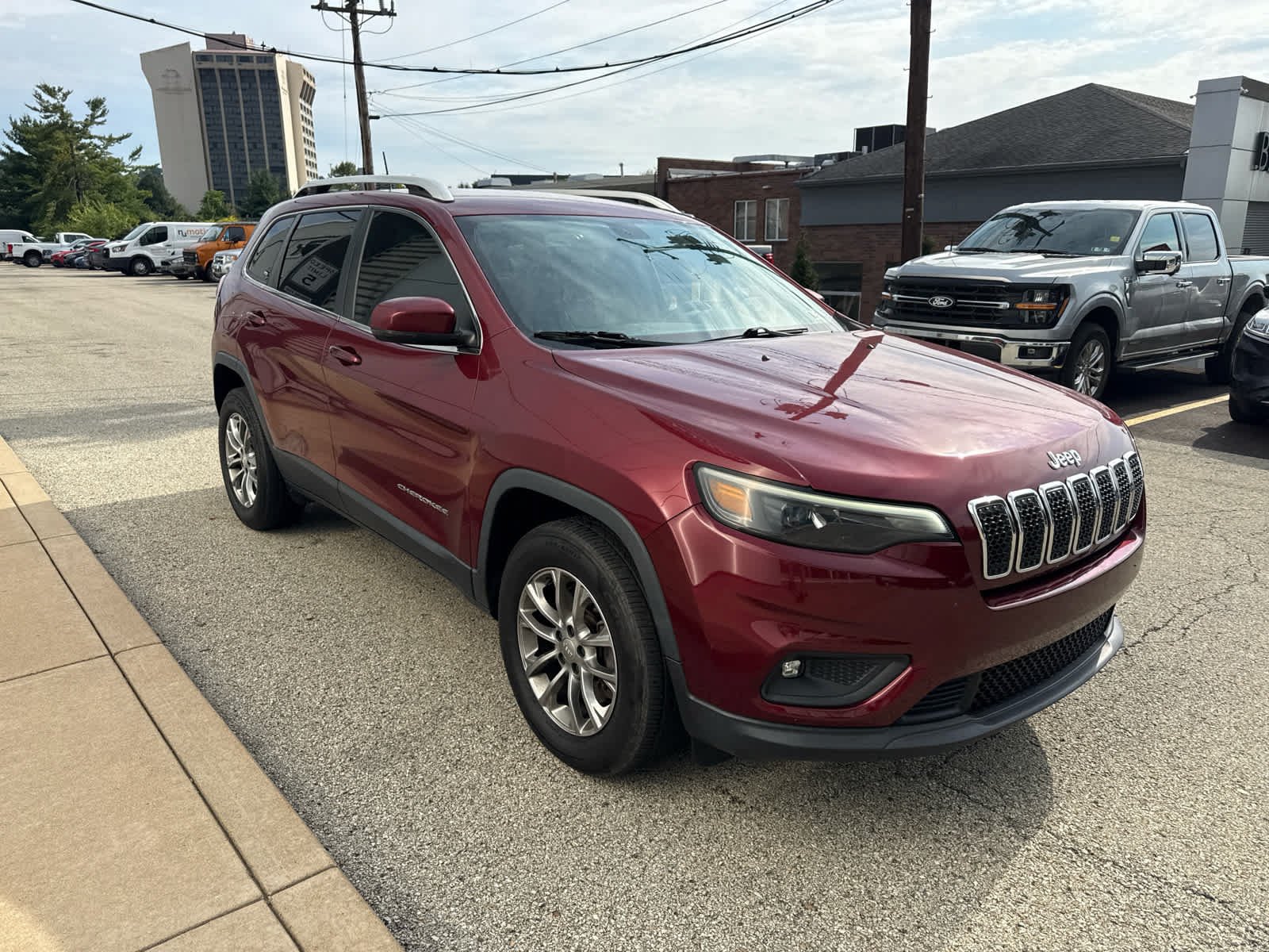 Used 2019 Velvet Red Pearlcoat Jeep Latitude Plus image 3