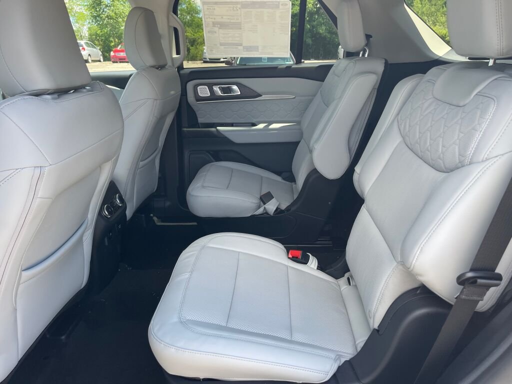 New 2026 Space White Metallic Ford Platinum image 18
