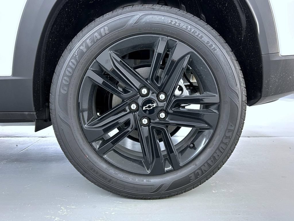 New 2026 Summit White Chevrolet ACTIV image 24