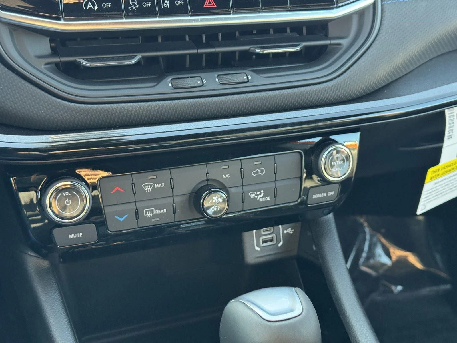 New 2026 Joose (DISC) Jeep Latitude Altitude image 16