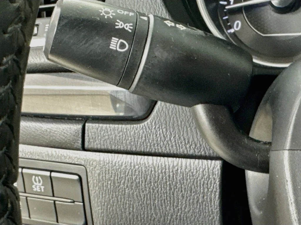 Used 2015 Blue Mazda i Touring image 12