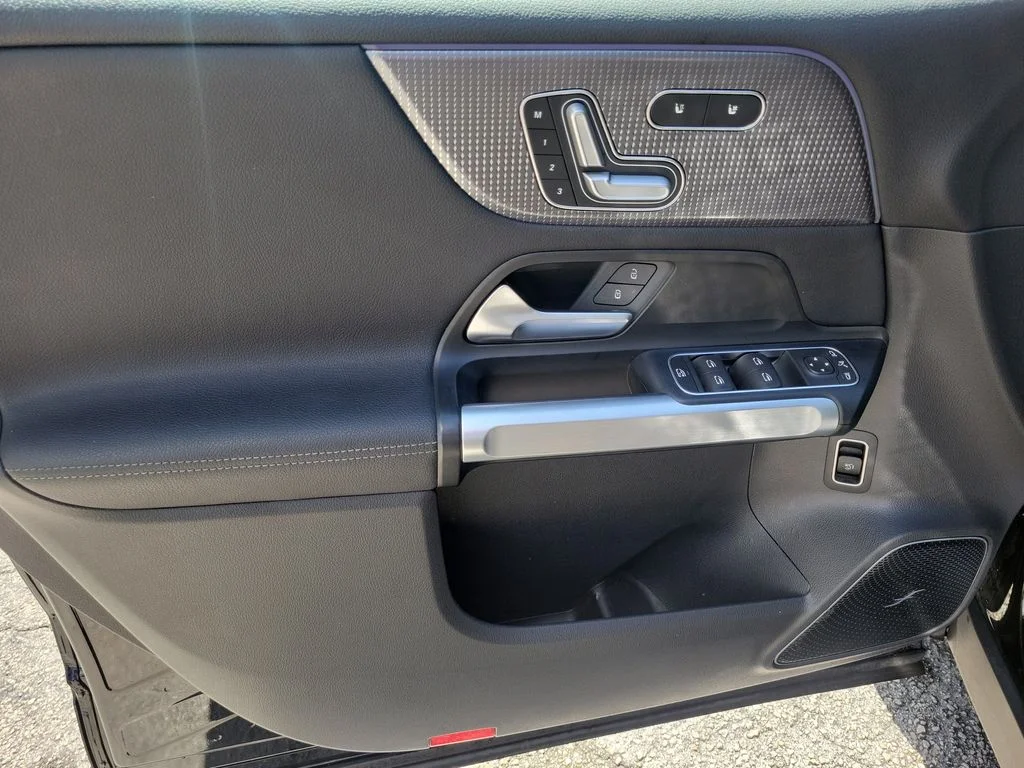 Used 2023 Black Mercedes-Benz 300 image 21