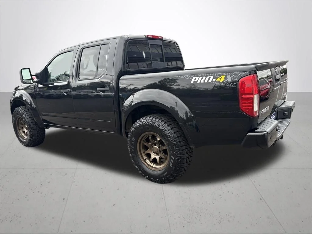 Used 2018 Black Nissan PRO-4X image 9