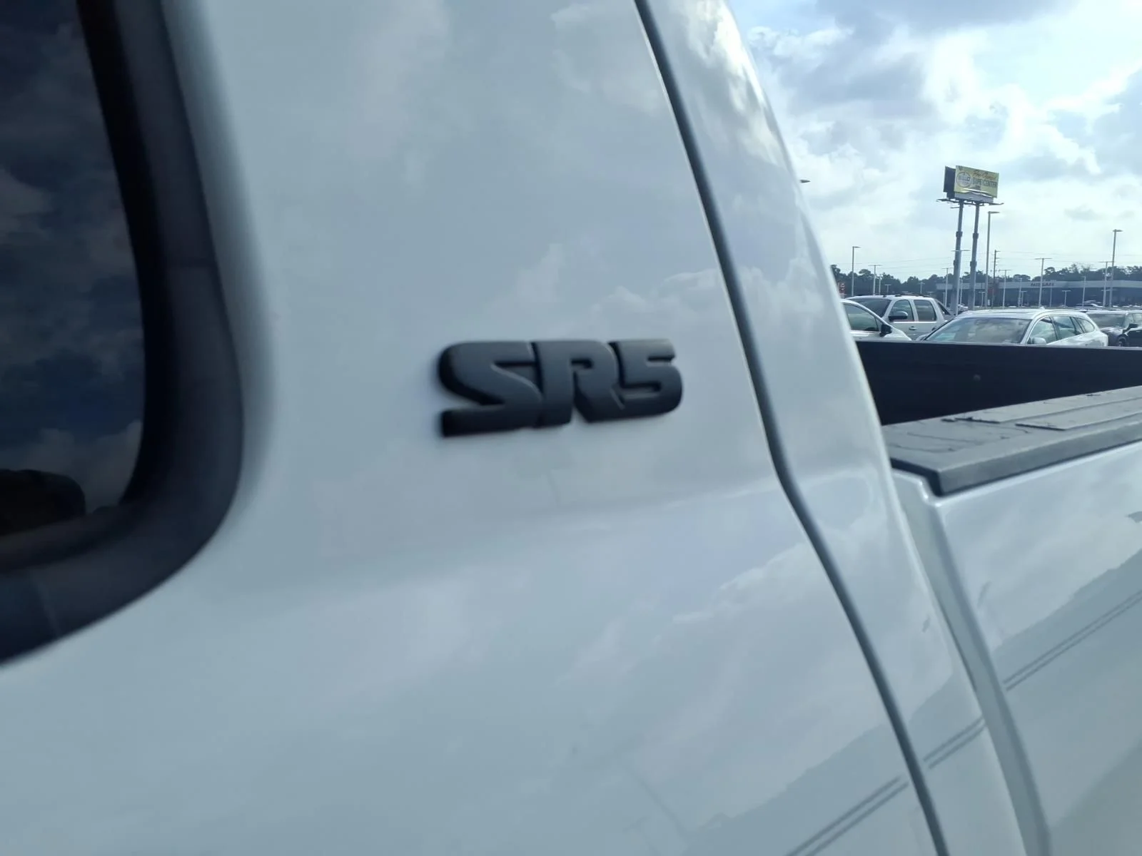 Used 2016 White Toyota SR5 image 6
