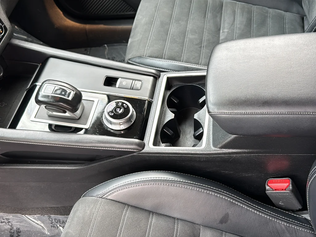 Used 2024 Black Mitsubishi SE image 20