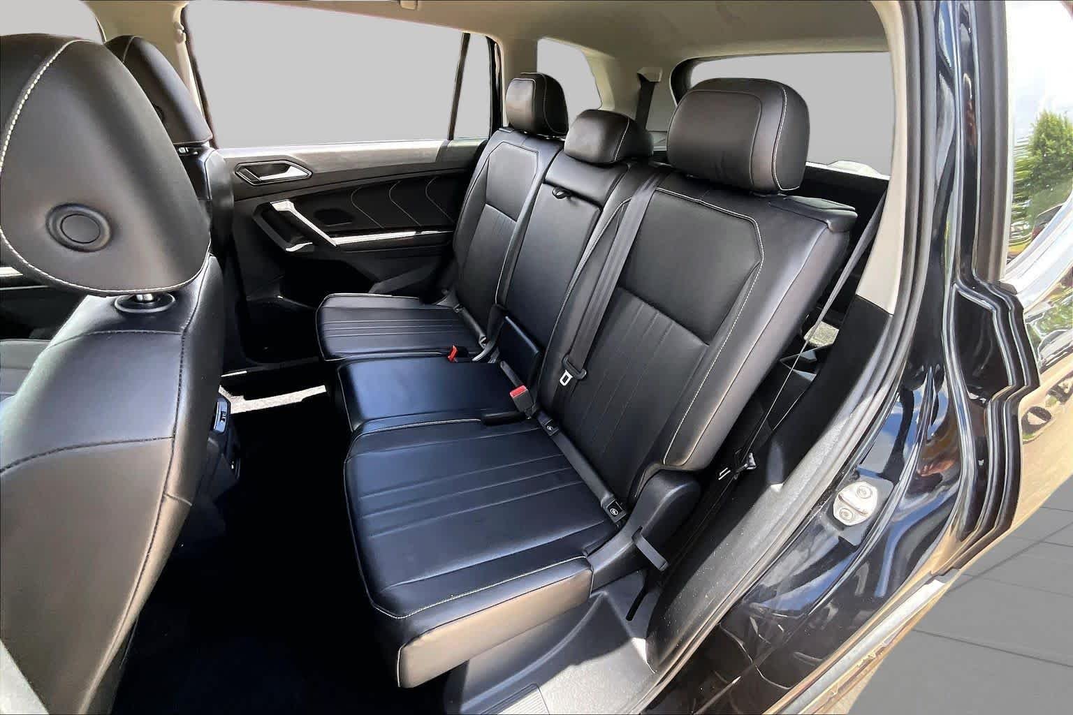 Used 2022 Deep Black Pearl Volkswagen SE image 19