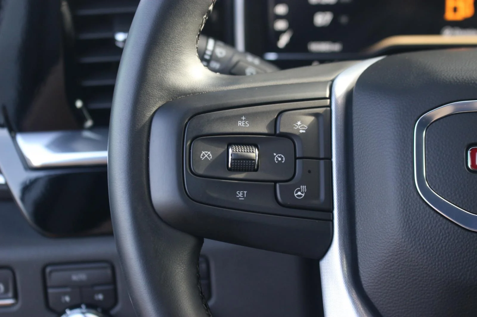 Used 2024 Summit White GMC Elevation image 21