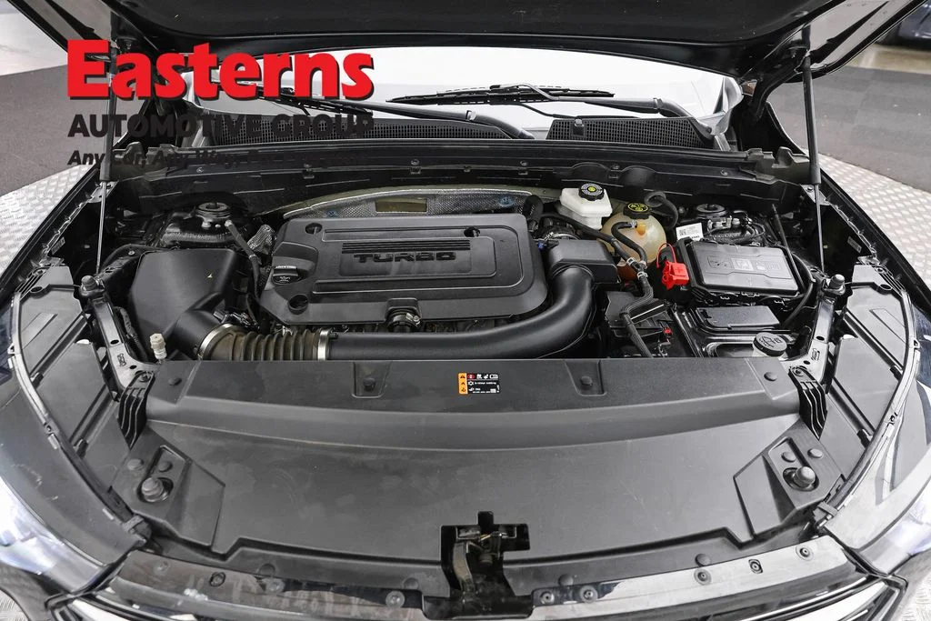 Used 2023 Black Buick Essence image 7
